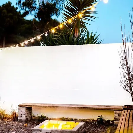Yellow Door Cabin Near Beach With Big Outdoor Space *