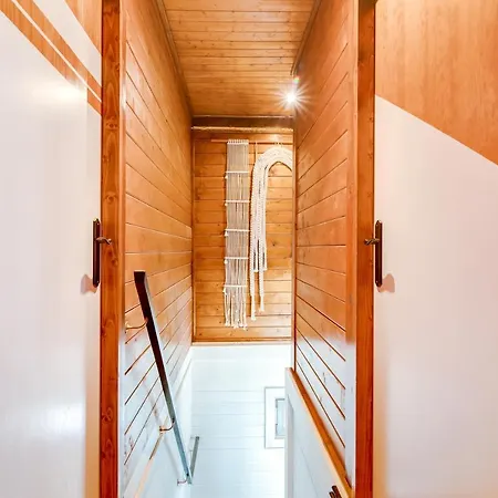 Yellow Door Cabin Near Beach With Big Outdoor Space Hébergement de vacances