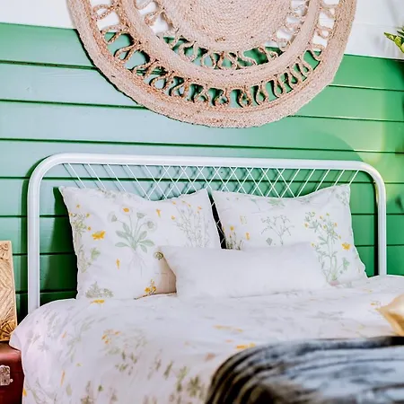 Yellow Door Cabin Near Beach With Big Outdoor Space Hébergement de vacances *